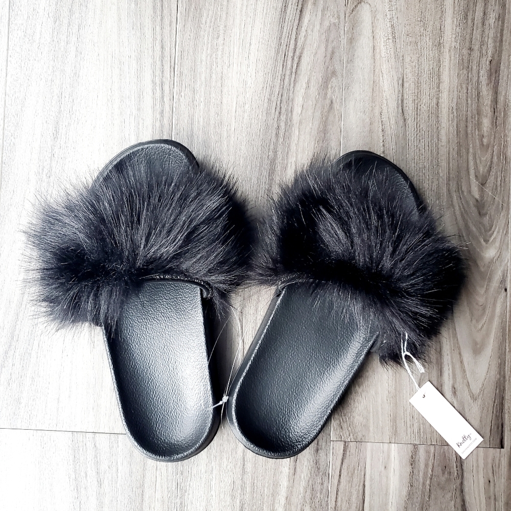 NWT Knotty Fur Slides